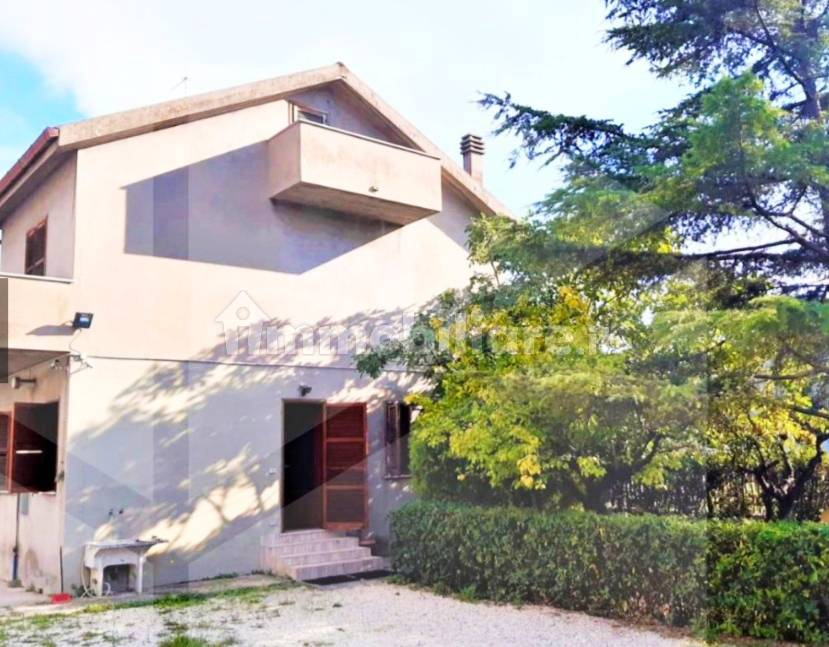 Вилла с 4 спальнями в Пескара, Италия № 163167