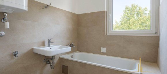 2-salle Appartement à Ternitz, Austria No. 220869 4