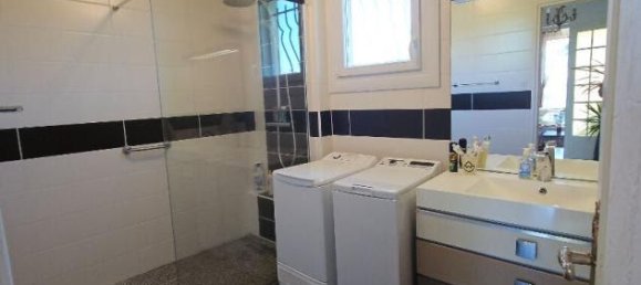 4 bedrooms House in Montelimar, France No. 302332 8