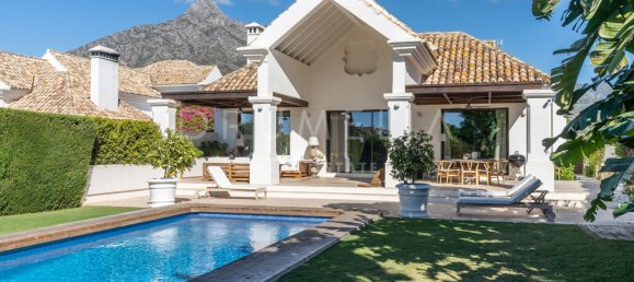 5 bedrooms Villa in Marbella, Spain No. 77550 3