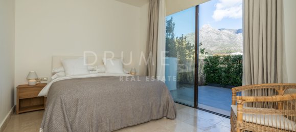 5 bedrooms Villa in Marbella, Spain No. 77550 11