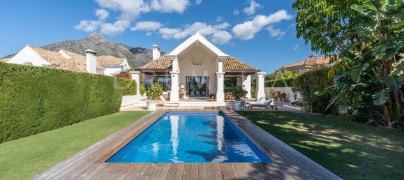 5 bedrooms Villa in Marbella, Spain No. 77550 10