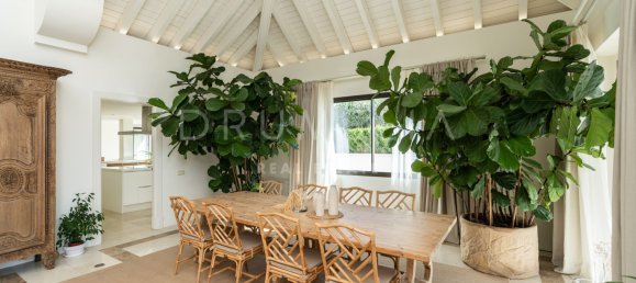 5 bedrooms Villa in Marbella, Spain No. 77550 2