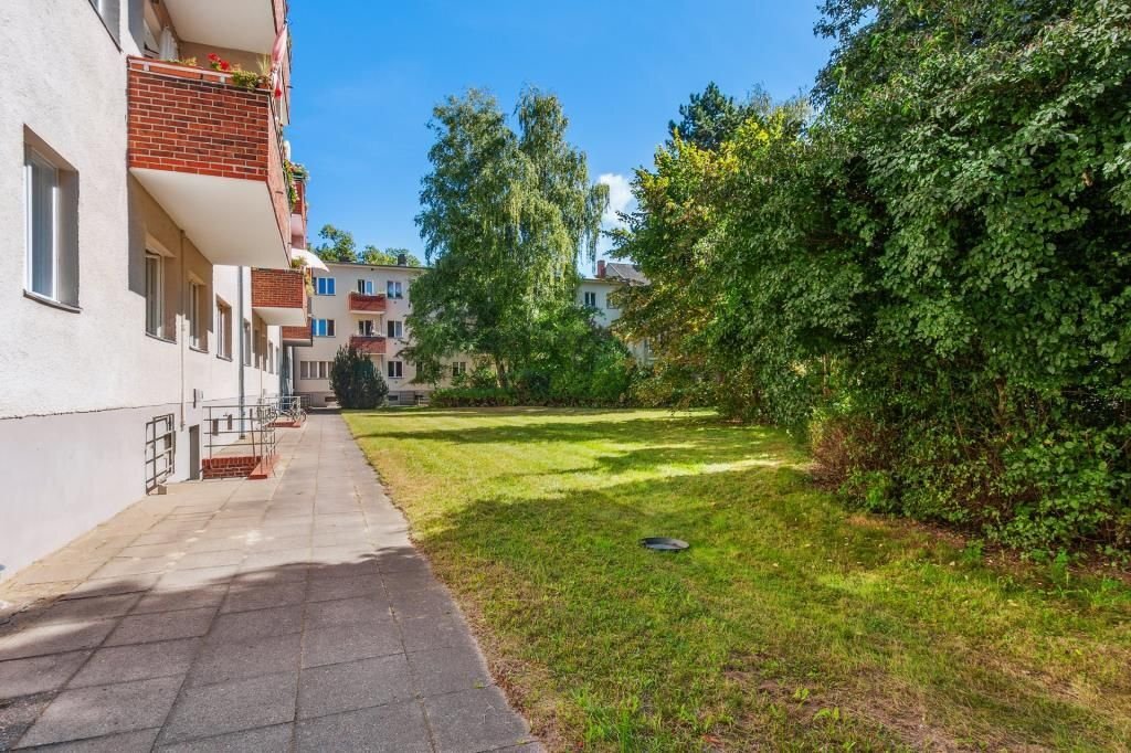 Здание с 1 комнатой в Тегель, Германия № 59844