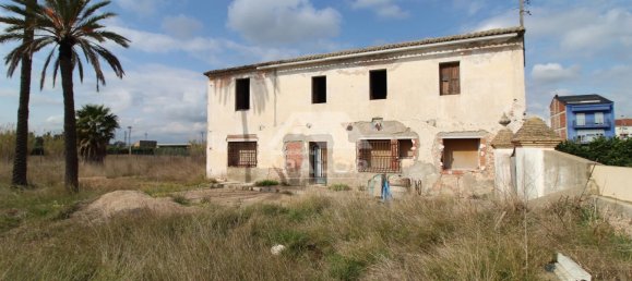 4 bedrooms House in Carcaixent, Spain No. 160228 2