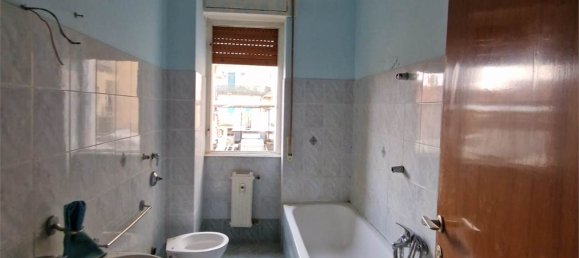 Apartamento de 3 dormitorios en Cermenate, Italy No. 156288 9