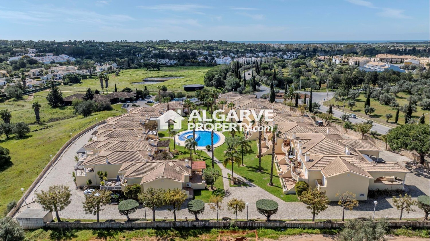 Villa T3 em Quarteira, Portugal N.º 10544