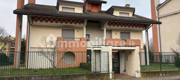 2-salle Appartement à Abbiategrasso, Italy No. 232237 24