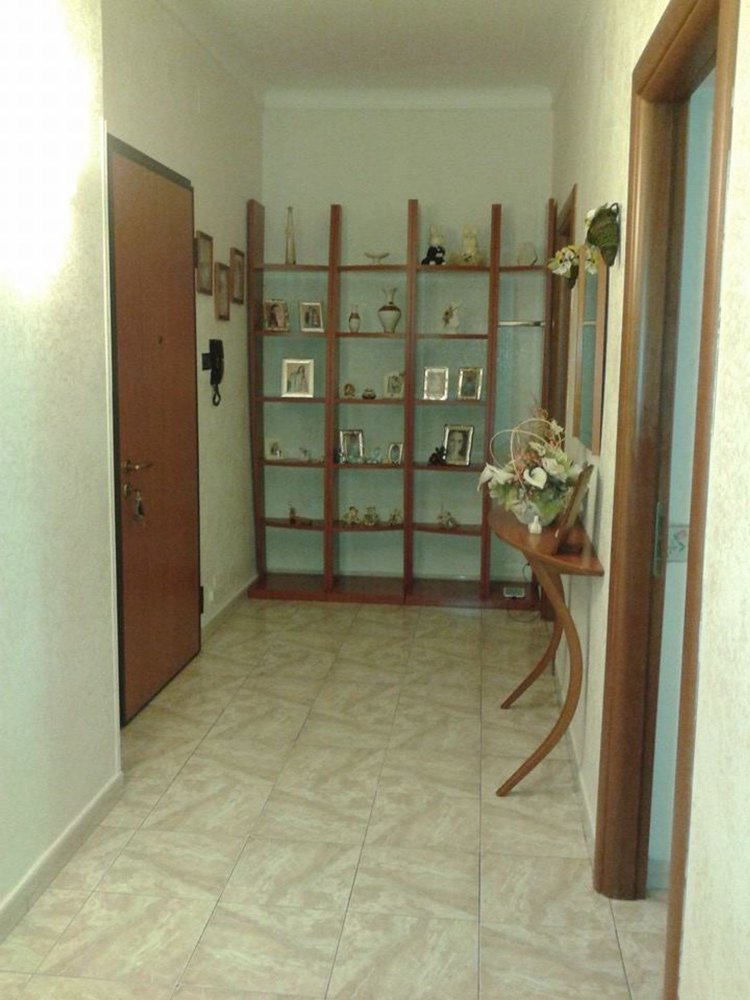 3-salle Appartement à Taranto, Italy No. 256866