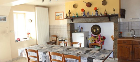 3 Schlafzimmer Haus in Ernee, France, Nr. 357889 2