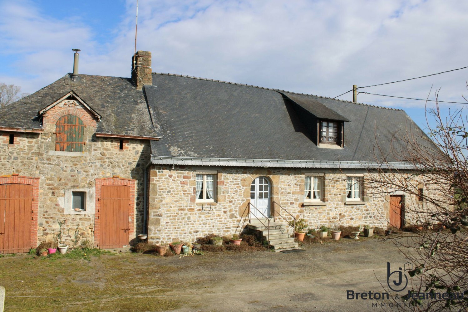 3 Schlafzimmer Haus in Ernee, France, Nr. 357889