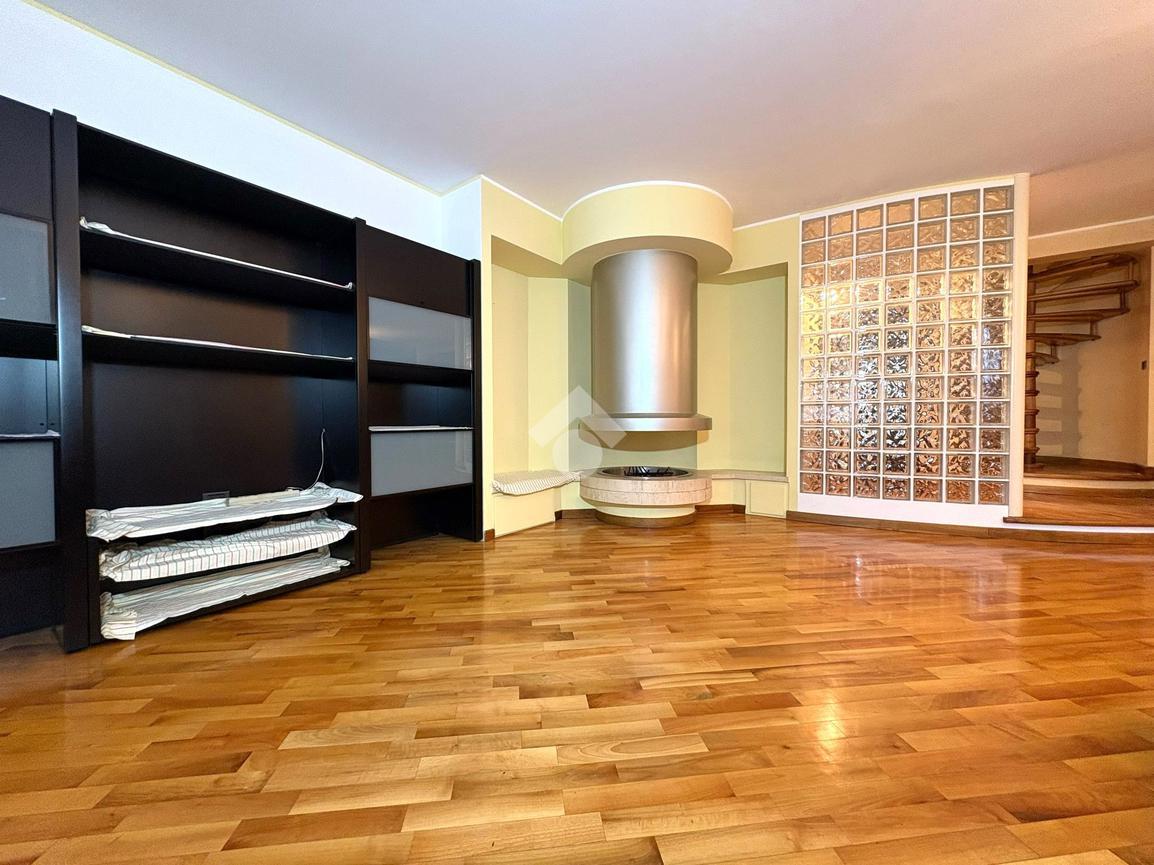 Penthouse de 10 divisões em Sondrio, Italy N.º 7306