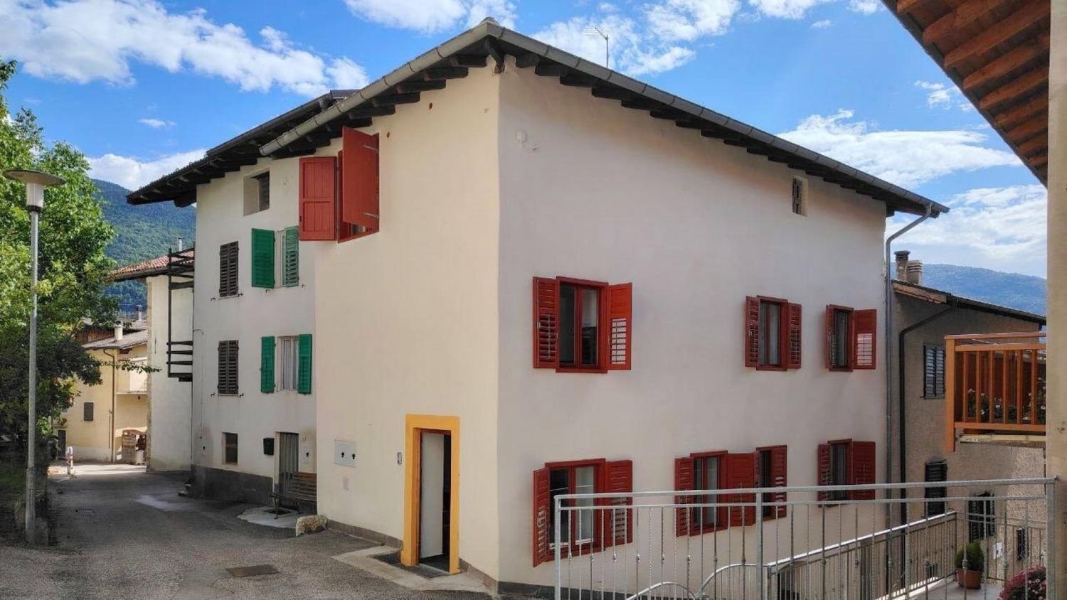 Квартира с 5 комнатами в Трамбилено, Италия № 258465