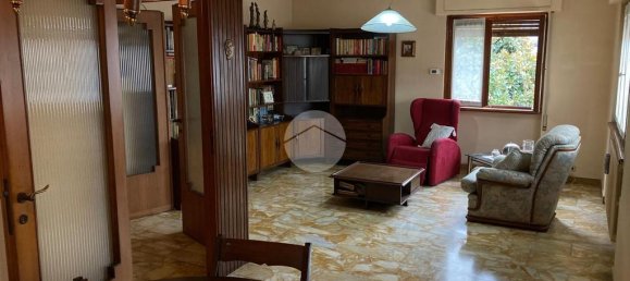 Apartamento de 2 dormitorios en Iseo, Italy No. 60200 2
