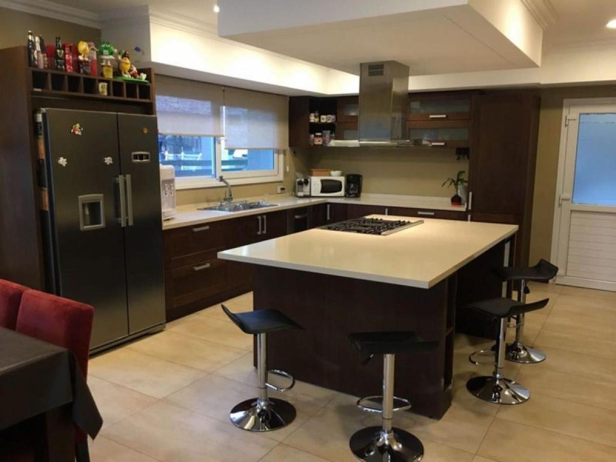 3 bedrooms House in Esteban Echeverria, Argentina No. 10602