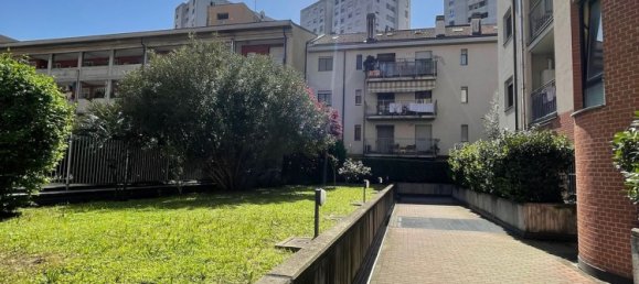 3-salle Appartement à Milan, Italy No. 243884 3