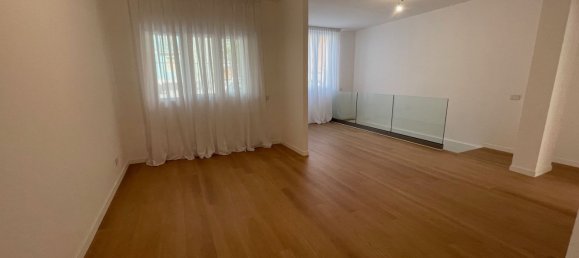 3-salle Appartement à Milan, Italy No. 243884 7