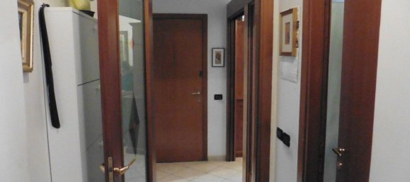 4 rooms Apartment in Nogarole Rocca, Italy No. 60445 7