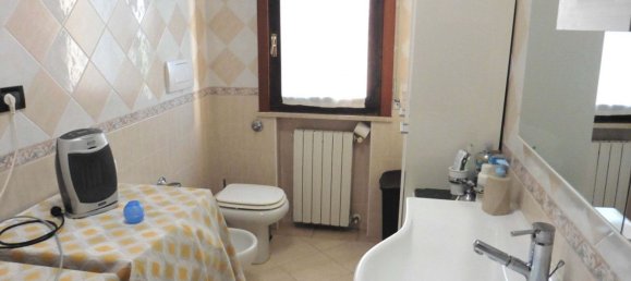 4 rooms Apartment in Nogarole Rocca, Italy No. 60445 10