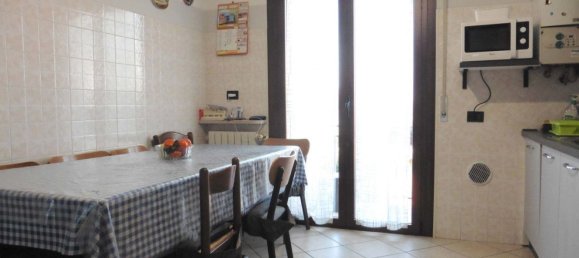 4 rooms Apartment in Nogarole Rocca, Italy No. 60445 16