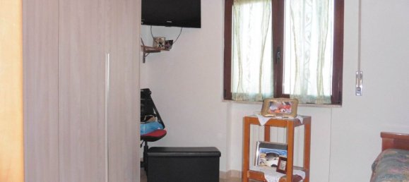 4 rooms Apartment in Nogarole Rocca, Italy No. 60445 9