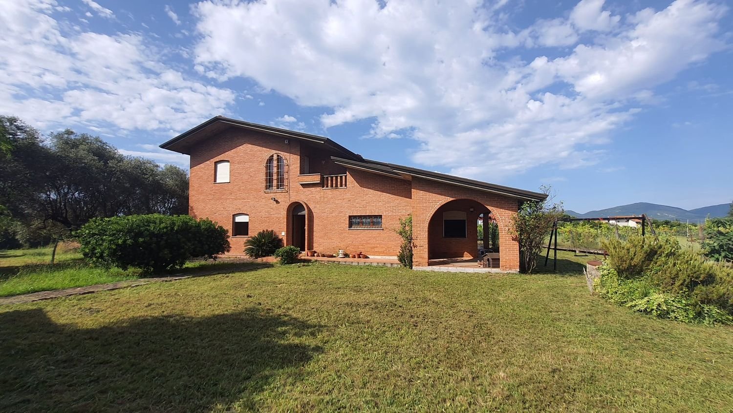 7 rooms Villa in Luni, Italy No. 94399