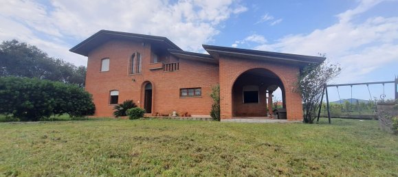 7 rooms Villa in Luni, Italy No. 94399 2