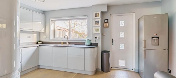 3 bedrooms Commercial property in Crawley, United Kingdom No. 10705 19