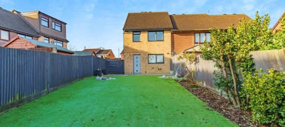 3 bedrooms Commercial property in Crawley, United Kingdom No. 10705 2