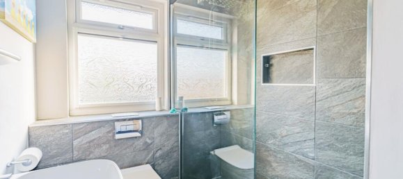 3 bedrooms Commercial property in Crawley, United Kingdom No. 10705 9