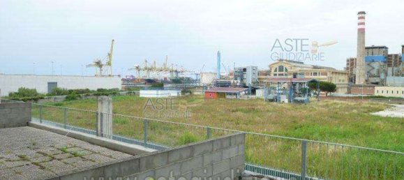 92m² Office in Livorno, Italy No. 321920 3