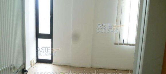 92m² Office in Livorno, Italy No. 321920 2