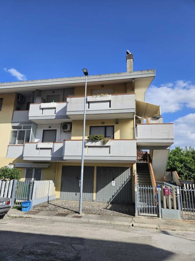 2 bedrooms Apartment in Silvi, Italy No. 95438