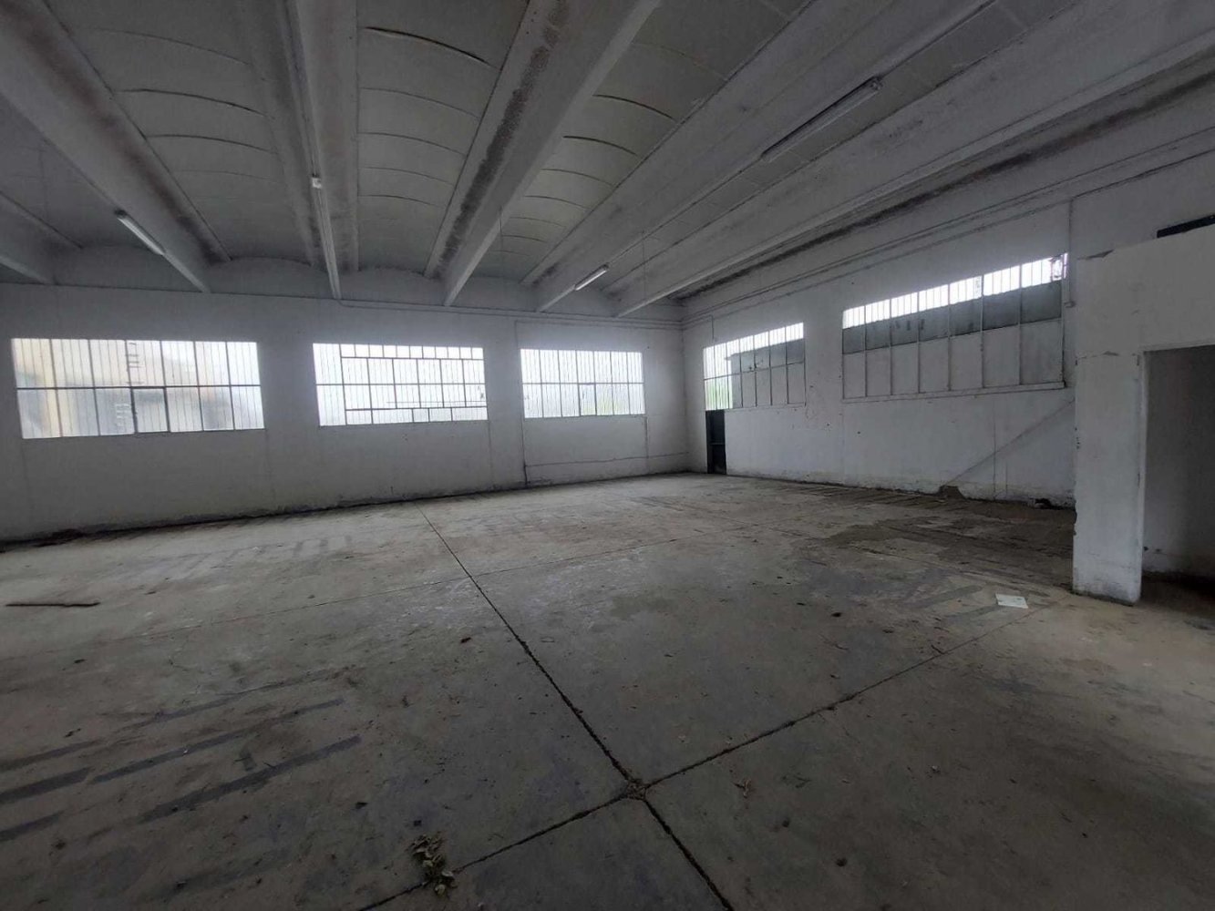 330m² Warehouse in Carmignano, Italy No. 257971