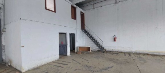 330m² Warehouse in Carmignano, Italy No. 257971 8