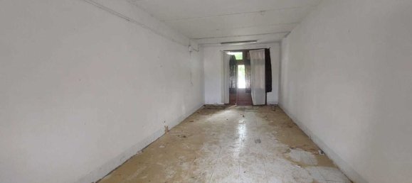 330m² Warehouse in Carmignano, Italy No. 257971 4