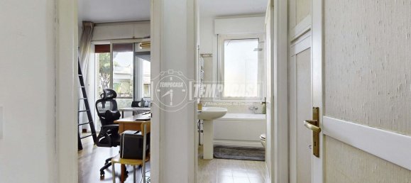 3 rooms Apartment in Rome, Italy No. 2153 11