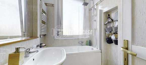 3 rooms Apartment in Rome, Italy No. 2153 12