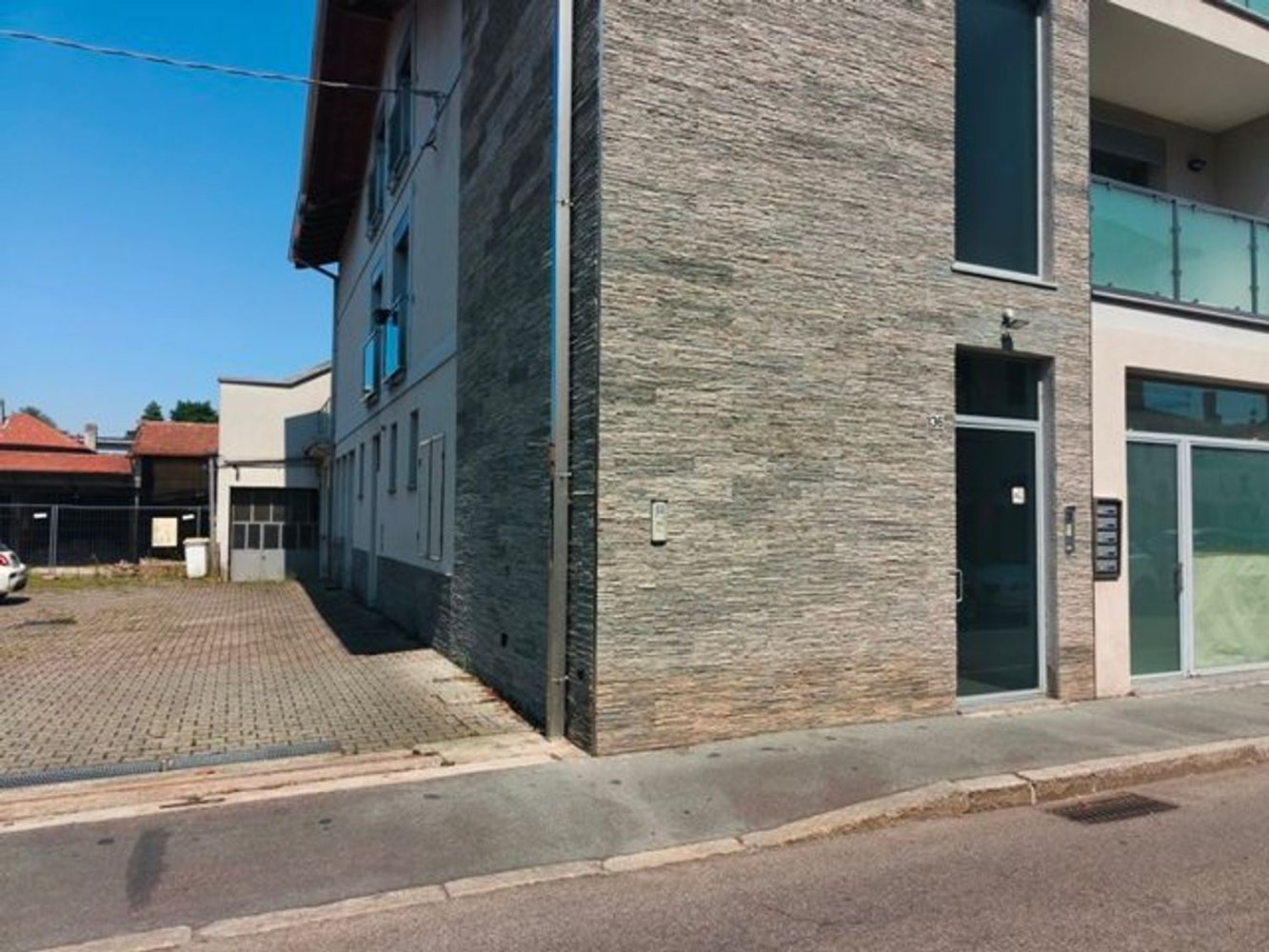  مكتب في Parabiago, Italy 77متر مربع رقم 290134