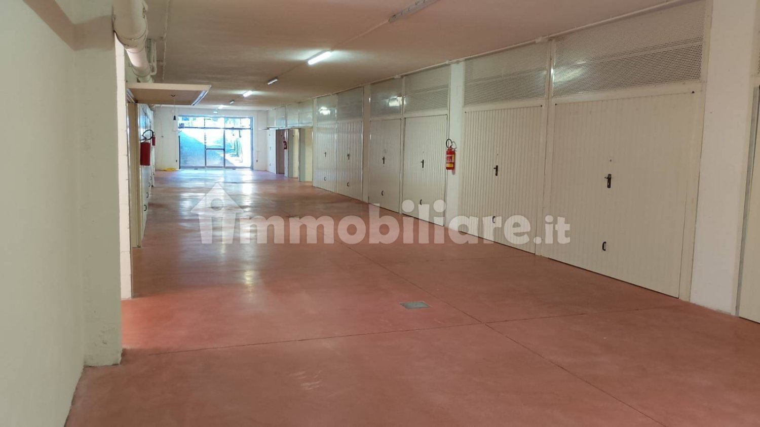 18m² Garage in Rome, Italy No. 289599