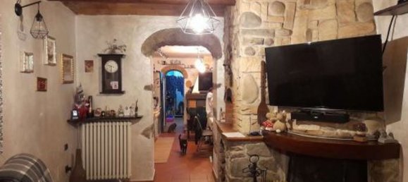 7 rooms Apartment in Vernio, Italy No. 49535 8