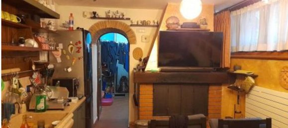 7 rooms Apartment in Vernio, Italy No. 49535 9