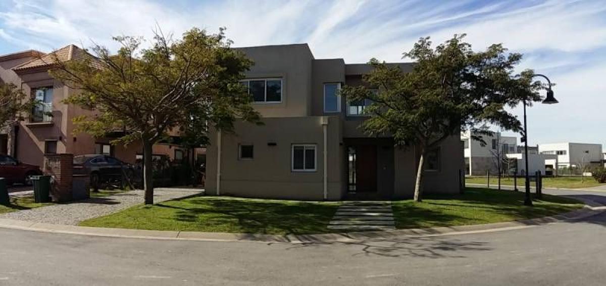 3 bedrooms House in Tigre, Argentina No. 61454