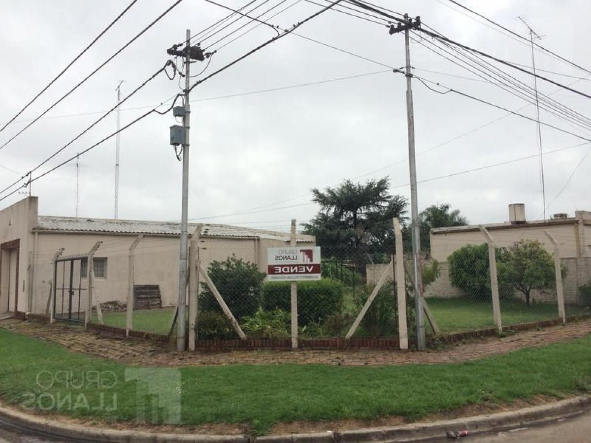  Commercial property in Lujan, Argentina No. 23304