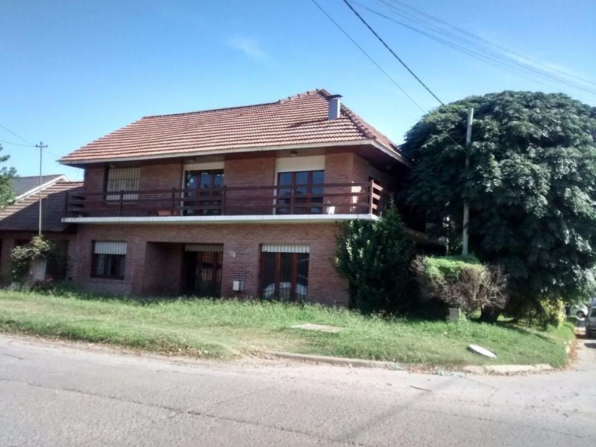 4 bedrooms House in Mar del Plata, Argentina No. 68446