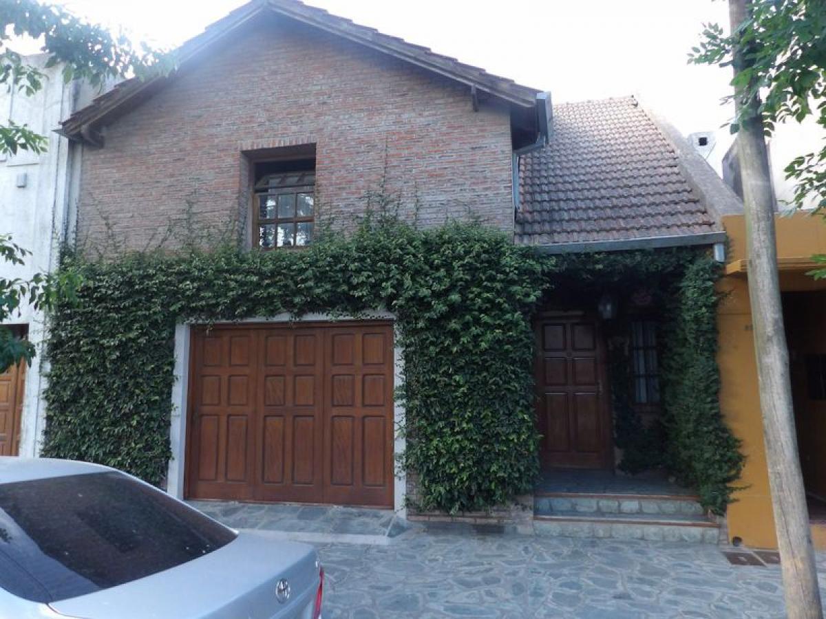 Casa de 4 dormitorios en Buenos Aires, Argentina No. 77168