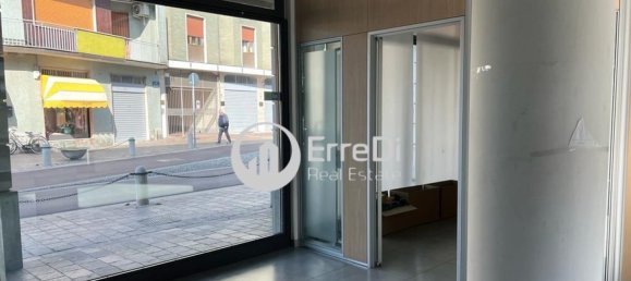 215m² Commercial property in Garbagnate Milanese, Italy No. 112537 2