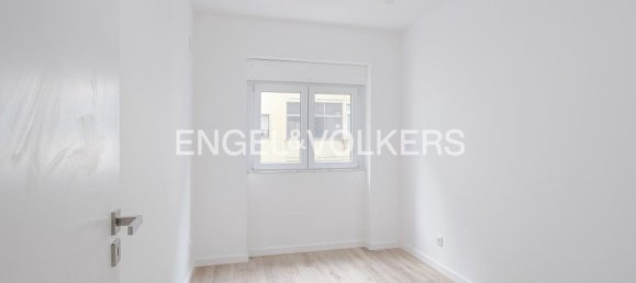 2 bedrooms Apartment in Lisbon, Portugal No. 12606 12