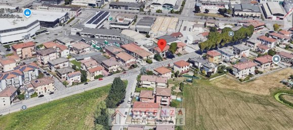 5غرفة عقار تجاري في Vicenza, Italy رقم 299617 2