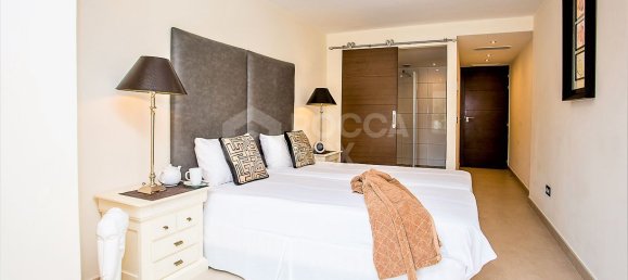 Villa de 8 dormitorios en Marbella, Spain No. 117816 24